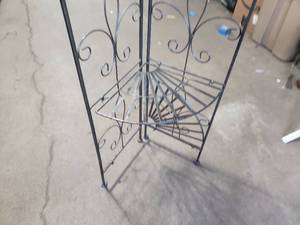 lot 177 image: Folding Metal Decorative Corner Shelves