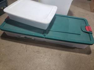 lot 178 image: Storage Totes