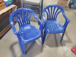 lot 183 image: 2 Blue Plastic Patio Chairs