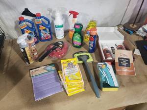 lot 188 image: Large Selection of Cleaning Supplies