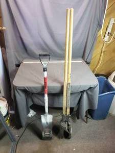 lot 132 image: Trench Spade and Post Hole Digger