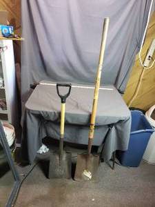 lot 4 image: Lot of 2 Shovels