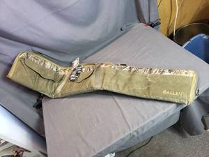 lot 11 image: Allen Camo Padded Gun Case