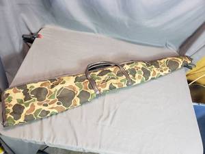 lot 13 image: Camo Padded Gun Case