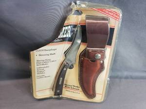 lot 34 image: Old Timer 152OT Sharpfinger by Schrade with Leather Sheath