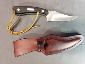 lot 39 image: Old Timer 152OT Sharpfinger by Schrade with Leather Sheath
