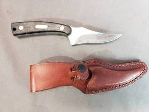 lot 40 image: Old Timer 152OT Sharpfinger by Schrade with Leather Sheath