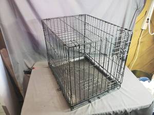 lot 57 image: Metal Pet Kennel