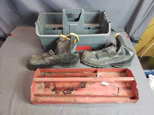 lot 58 image: Tool Totes, Rubber Lacrosse Size 12 Overshoes
