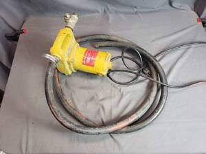 lot 67 image: Cast Iron Water Transfer Pump