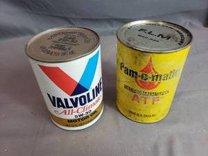 lot 71 image: Vintage Full Quarts of Oil