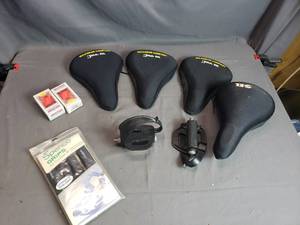 lot 78 image: Bicycle Seat Covers, Pedals, Flashers, Grips