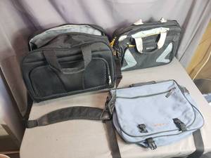 lot 82 image: Lot of 3 Laptop Bags