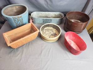 lot 91 image: Misc. Planters