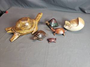 lot 108 image: Lot of 6 Wooden Turtles