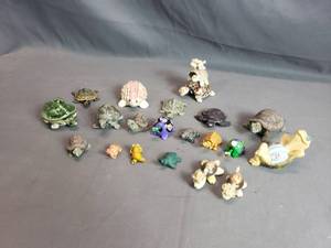 lot 109 image: Lot of 20 Small Turtles