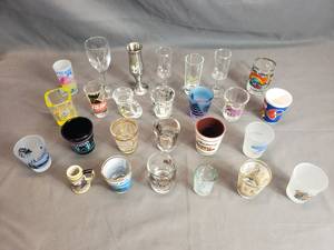 lot 115 image: 26 Shot Glasses
