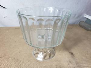 lot 123 image: Trifle Bowl