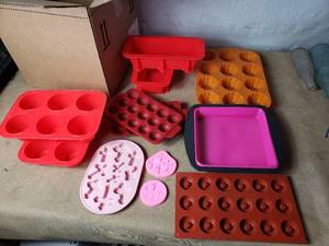 lot 131 image: Silcone Baking Forms