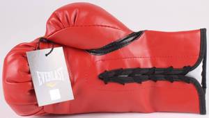 lot 58 image: Earnie Shavers Signed Everlast Boxing Glove with Extensive Inscription Referencing Muhammad Ali Shavers Hologram