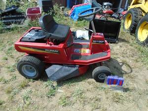 lot 104 image: Murray 10 hp 30 riding mower. Used condition with new universal bagger. As shown.