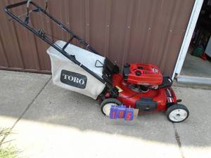 lot 105 image: Toro Self propeller recycler with bag. Used condition. Tested & works. As shown.