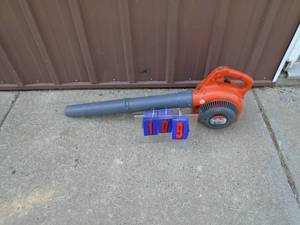 lot 109 image: Efco 2 cycle blower. Used condition. Tested & work. As shown.