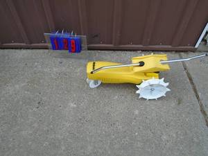 lot 129 image: Nelson tractor sprinkler with ramp. Looks nealry new. As shown.