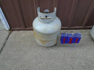 lot 131 image: 20 lb propane tank. As shown.