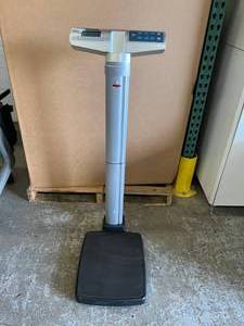 lot 25 image: MSRP $400 Health O Meter Professional 499KL Waist High Digital Weighing Scale 500lb Capacity - Works - Needs Batteries