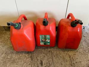 lot 51 image: Lot of 3 Scepter 18.8 Liter Gas Fuel Containers
