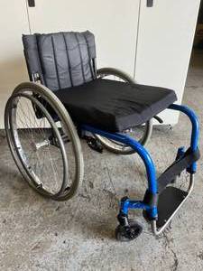 lot 71 image: MSRP $3000 Sunrise Quickie GTi Ultra Light Weight Wheelchair With Sun Rims SW6000 -&nbspOptimal Commuter-friendly Wheelchair - Great Working Condition & Ready To Roll