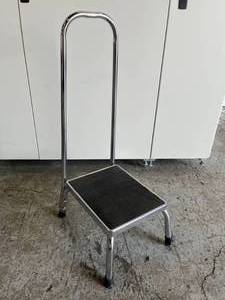 lot 75 image: MSRP $200 Brewer Step Stool with Handrail&nbsp350lbs Capacity - Great Condition