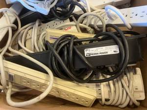 lot 89 image: Lot of Power Strip Outlets