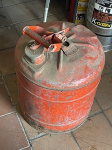 lot 9 image: Gas Can