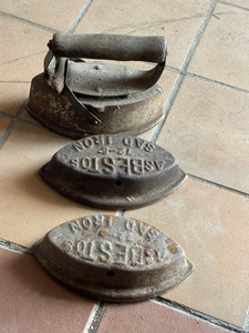 lot 13 image: Sad Irons