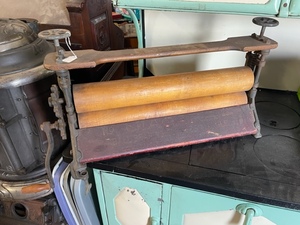 lot 16 image: Lovell Niagra Ball Bearing Clothes Mangle