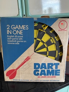 lot 19 image: Dart Game
