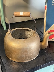 lot 21 image: Tea Kettle