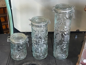 lot 22 image: Decorative Glass Jars with Lids