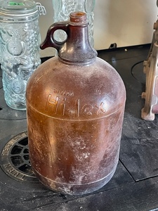 lot 24 image: Glass Hi-lex Jar