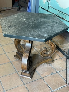 lot 25 image: Columbia Mid Century End Table