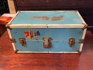 lot 32 image: Metal Suitcase