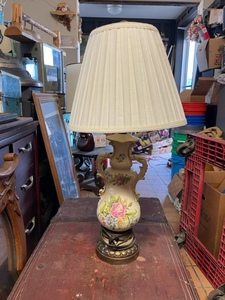 lot 45 image: Mid Century Table Lamp