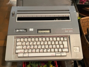 lot 95 image: Smith-Corona Electric Typewriter