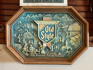 lot 110 image: Old Style Beer Sign