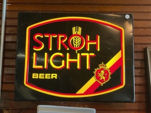 lot 113 image: Stroh Lighted Beer Sign