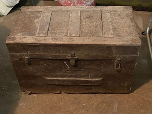lot 118 image: Wooden Trunk