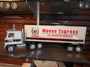 lot 163 image: Nylint Toy Semi Tractor Trailer