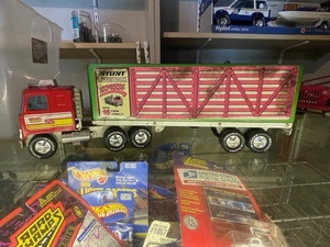 lot 170 image: Nylint Toy Semi Tractor Trailer